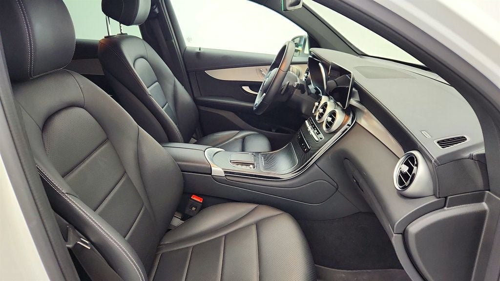 Used 2023 Mercedes-Benz GLC 300 4MATIC Coupe image 23