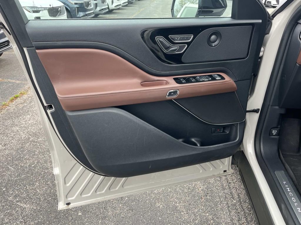 Used 2025 Lincoln Aviator Reserve w/ Illumination Package AWD/4WD image 25