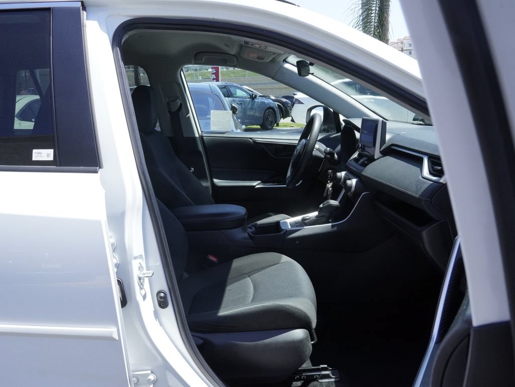 Used 2024 Toyota RAV4 LE AWD/4WD image 25