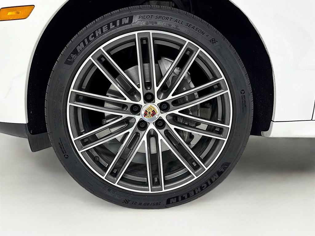 Certified 2024 Porsche Macan Turbo AWD/4WD image 11