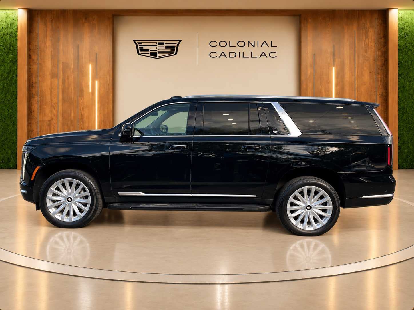 Used 2025 Cadillac Escalade ESV Luxury AWD/4WD image 11
