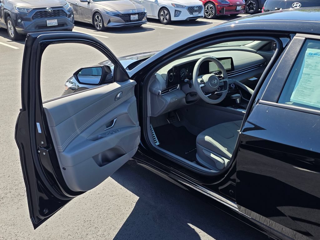 New 2026 Hyundai Elantra Sport FWD image 31