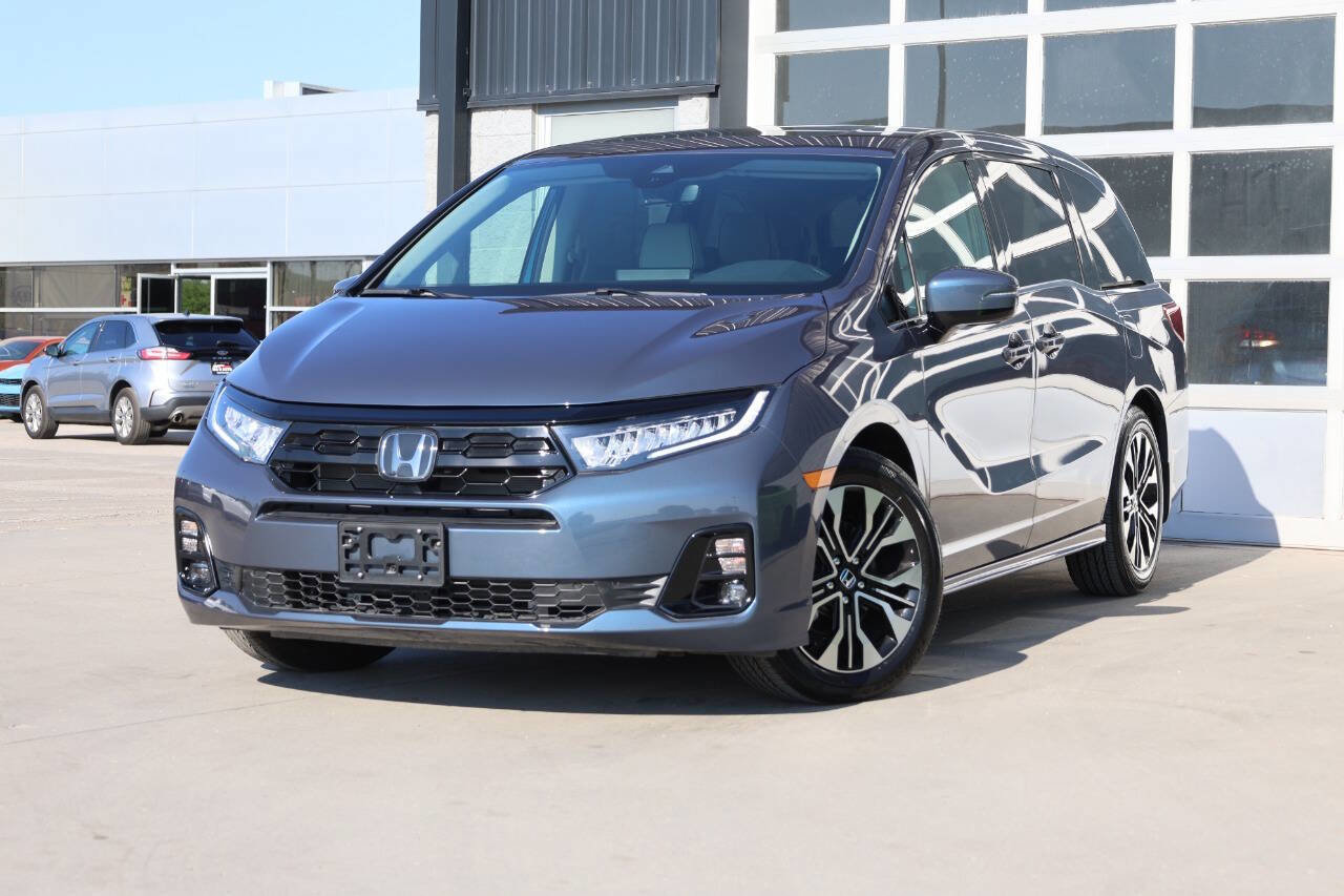 Used 2025 Honda Odyssey Elite image 3