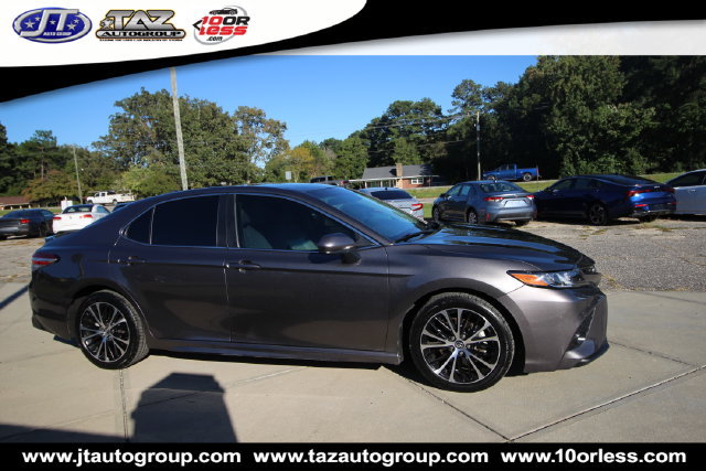 Used 2020 Toyota Camry SE FWD image 8