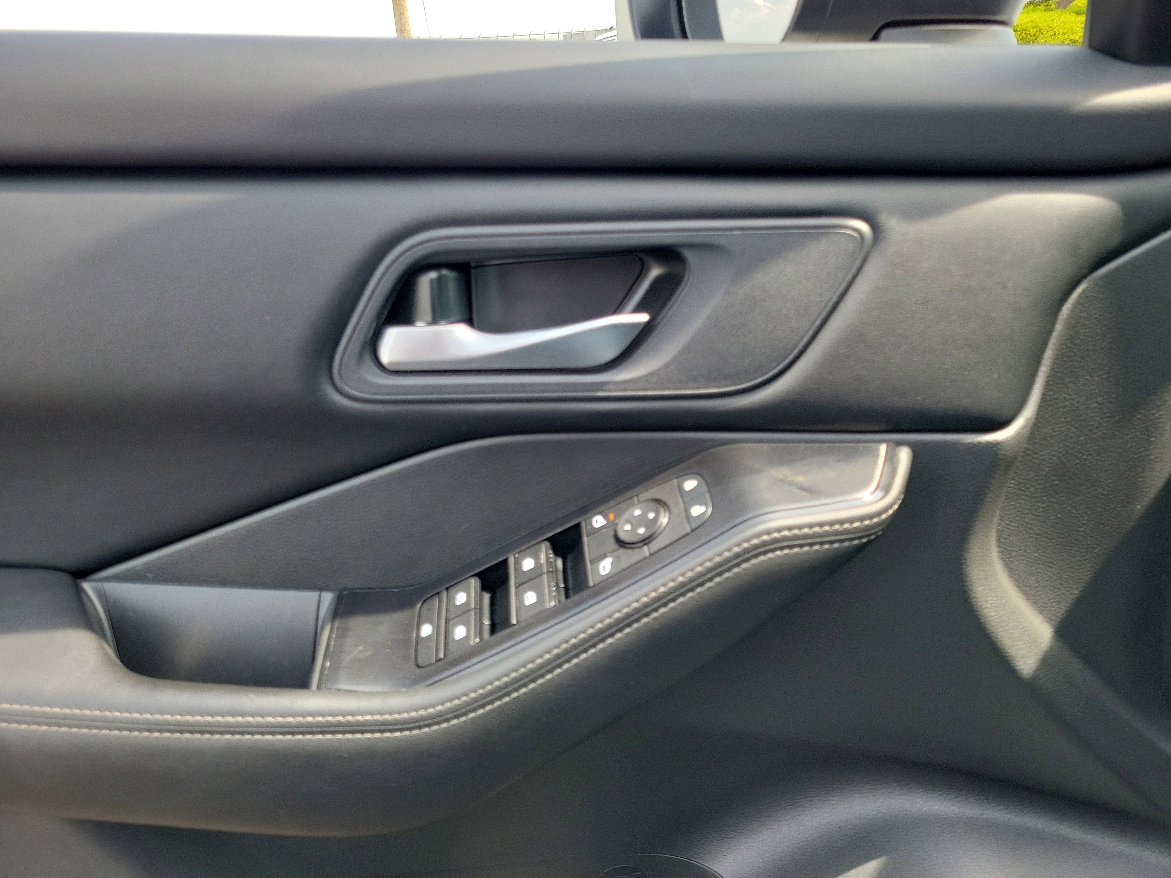 Certified 2025 Nissan Rogue SV AWD/4WD image 17