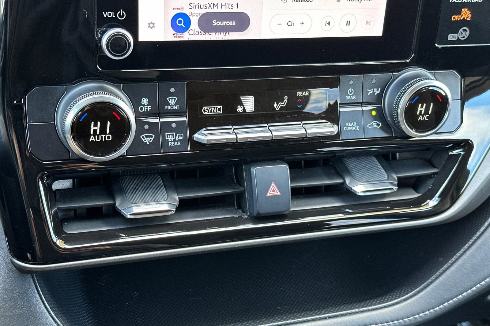 Used 2023 Toyota Highlander LE image 26