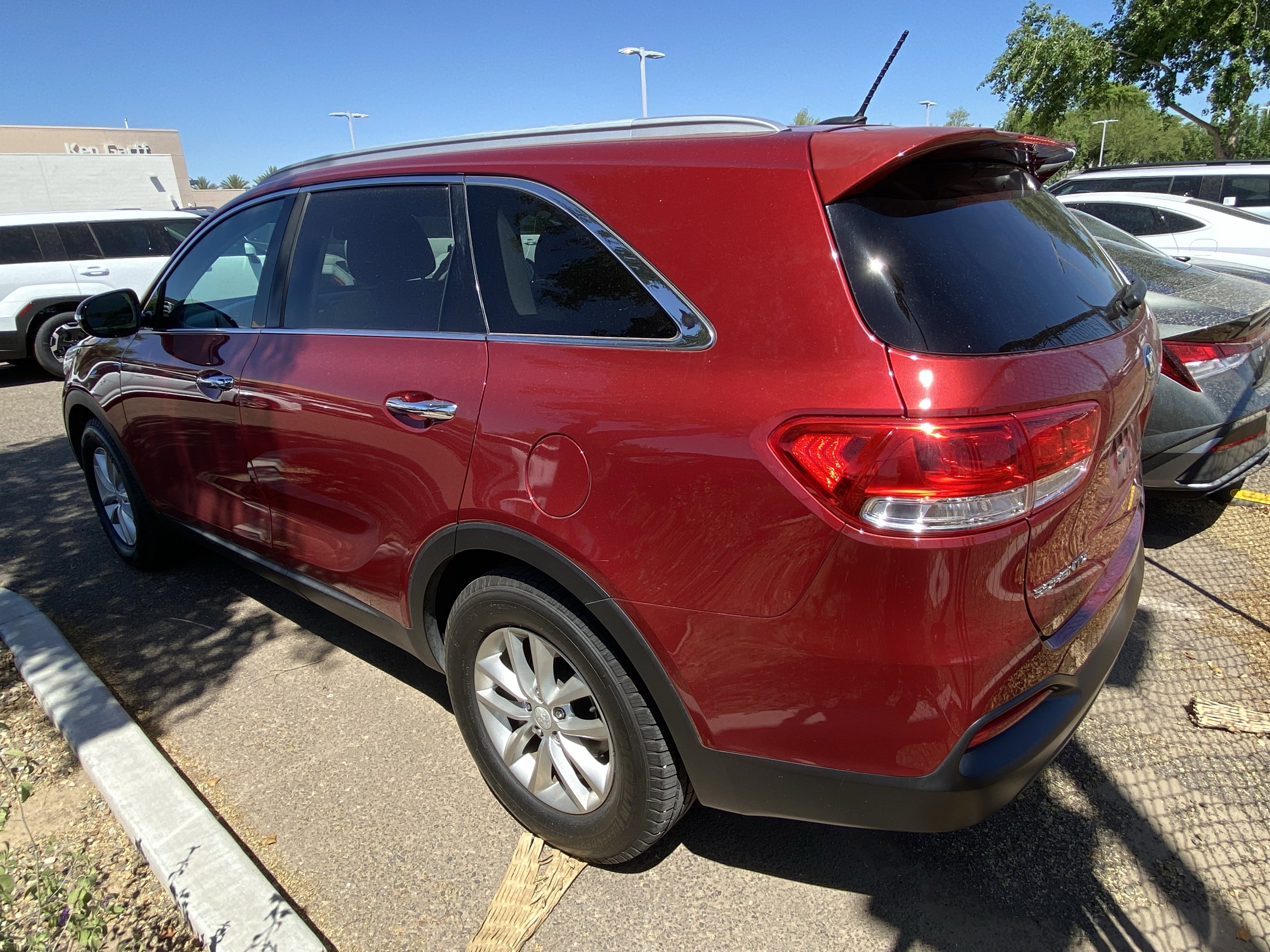 Used 2016 Kia Sorento LX image 3