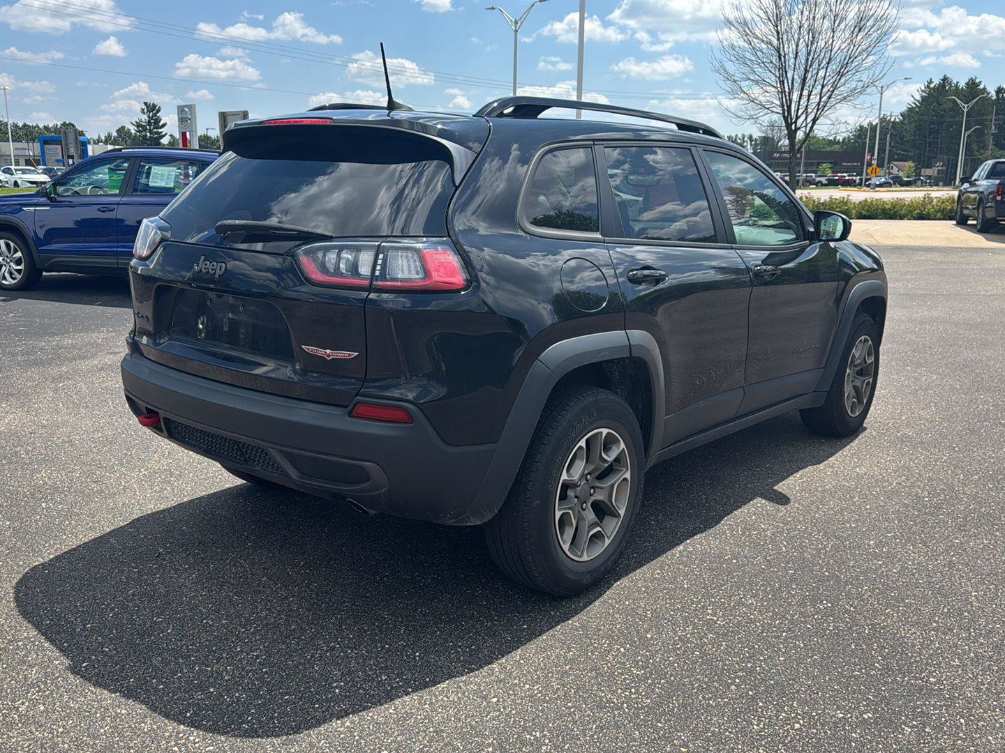 Used 2022 Jeep Cherokee Trailhawk AWD/4WD image 7