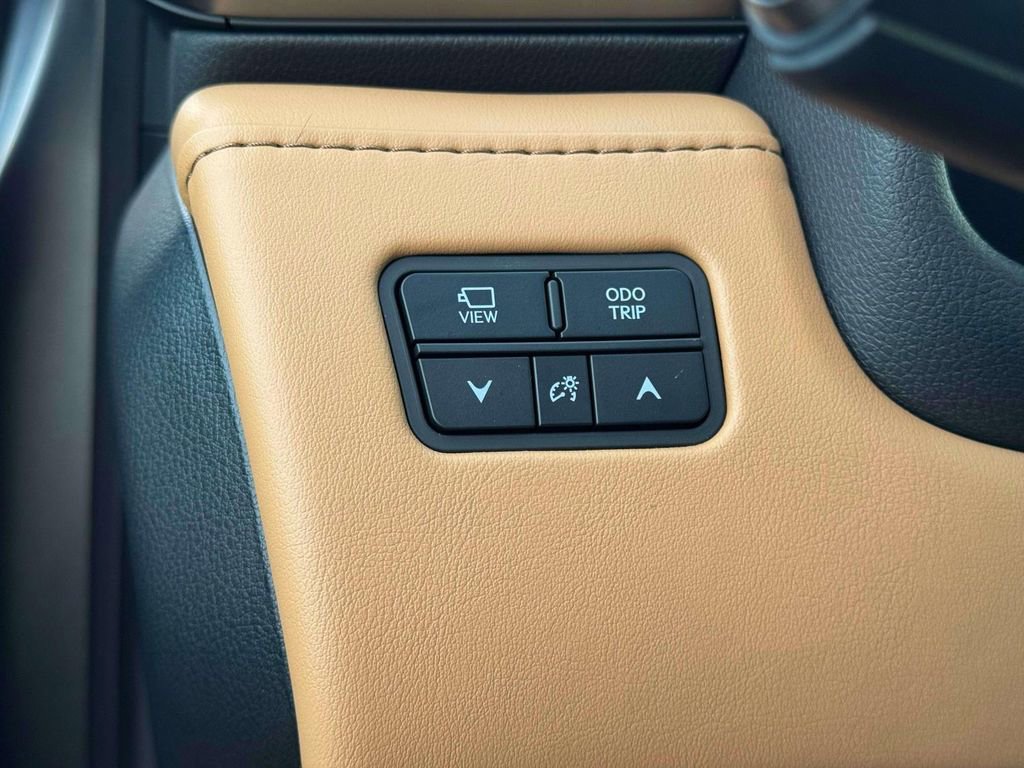 Used 2025 Lexus LX 600 4WD w/ Accessory Package (2T) image 19