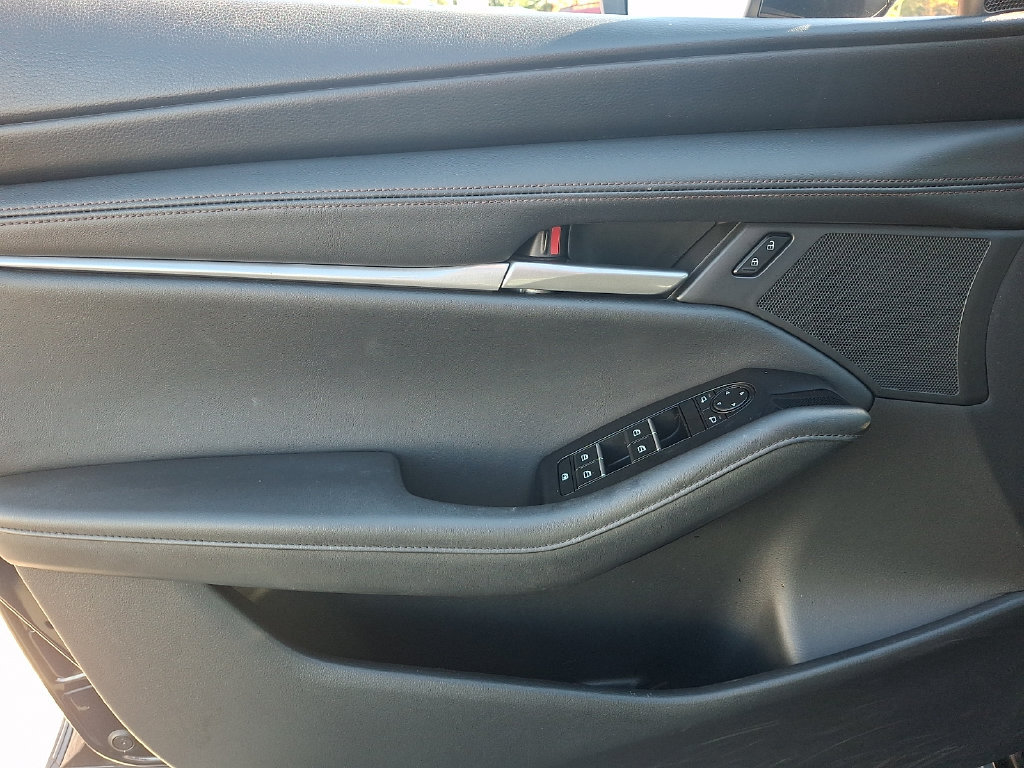 Used 2024 MAZDA MAZDA3 s FWD image 12