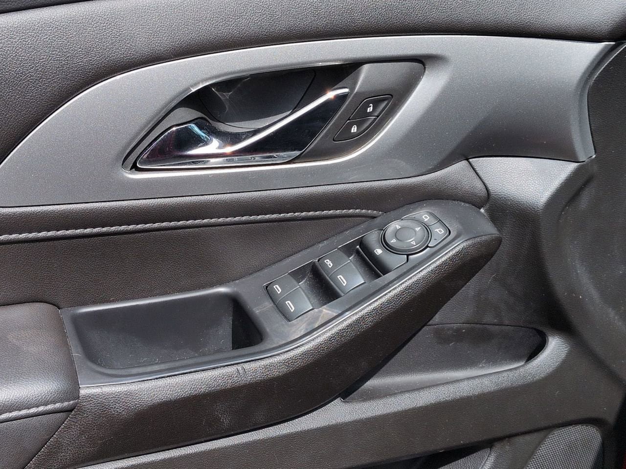 Used 2022 Chevrolet Traverse LT FWD image 9