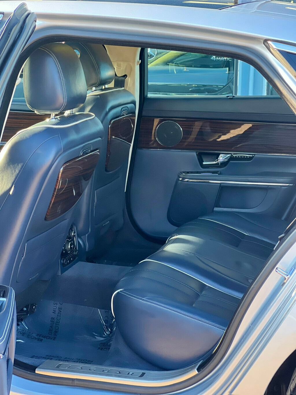 Used 2011 Jaguar XJ L image 18