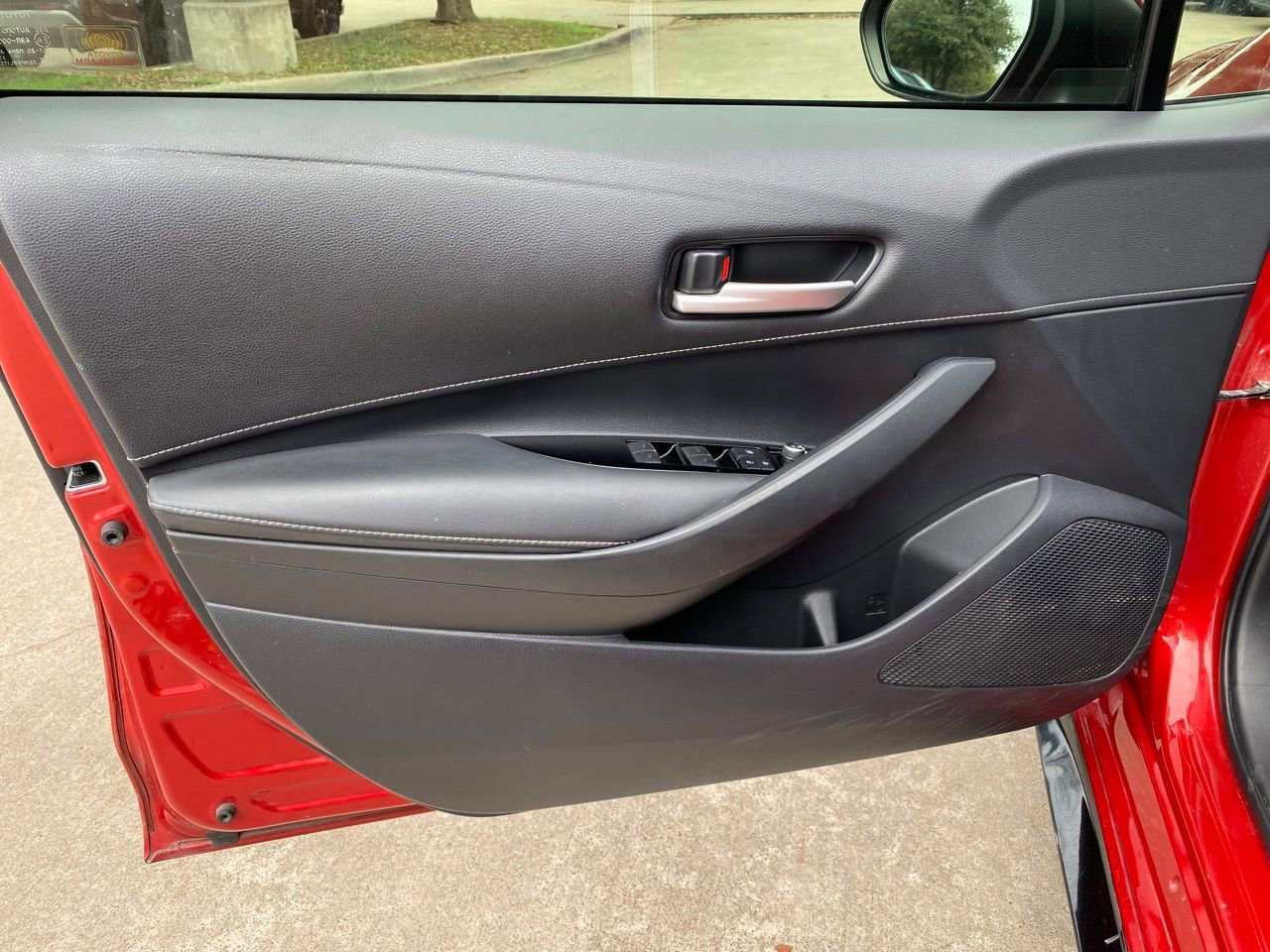 Used 2021 Toyota Corolla SE w/ Special Edition image 32