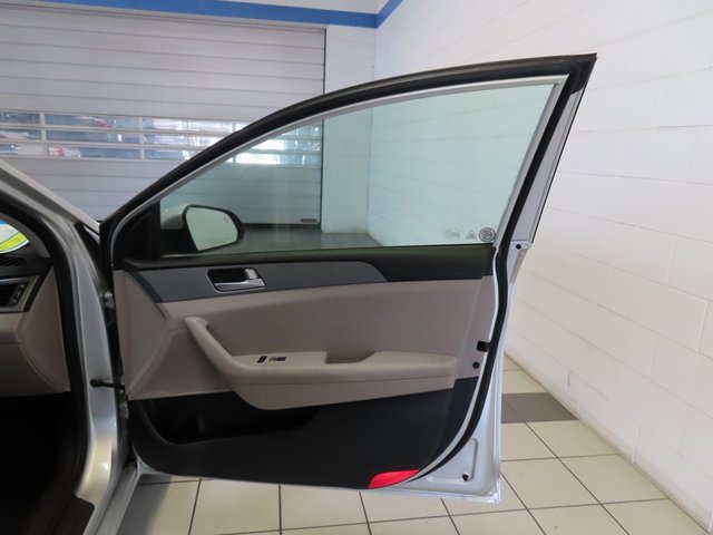 Used 2017 Hyundai Sonata SE image 25
