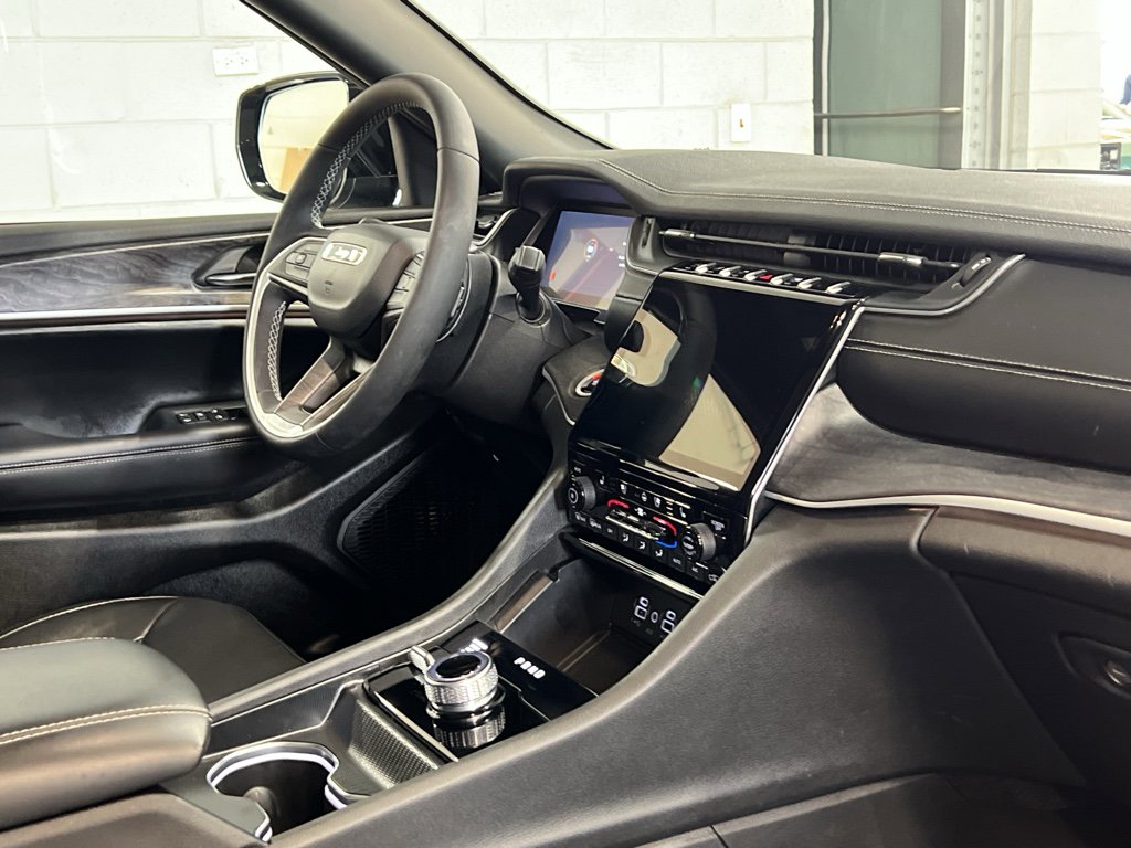 Used 2024 Jeep Grand Cherokee L Limited w/ Luxury Tech Group II image 27