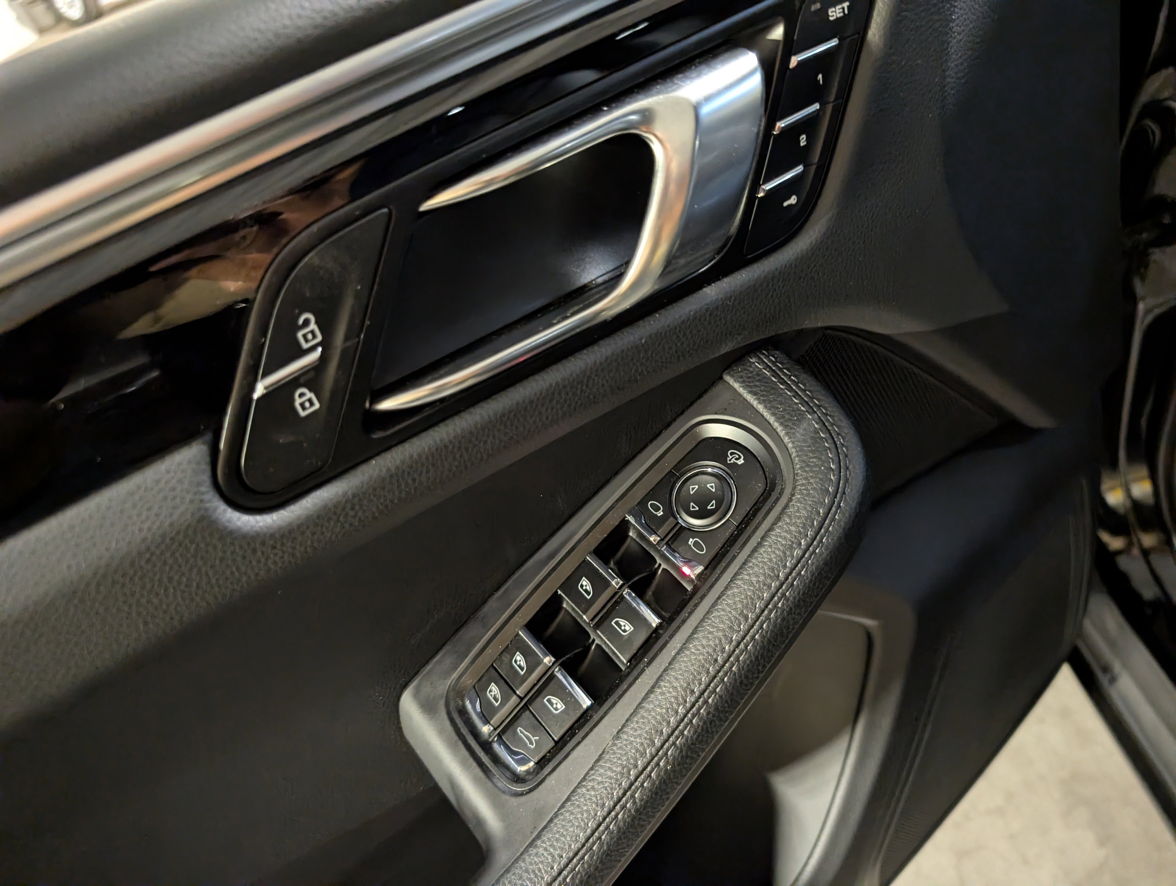 Used 2024 Porsche Macan image 17