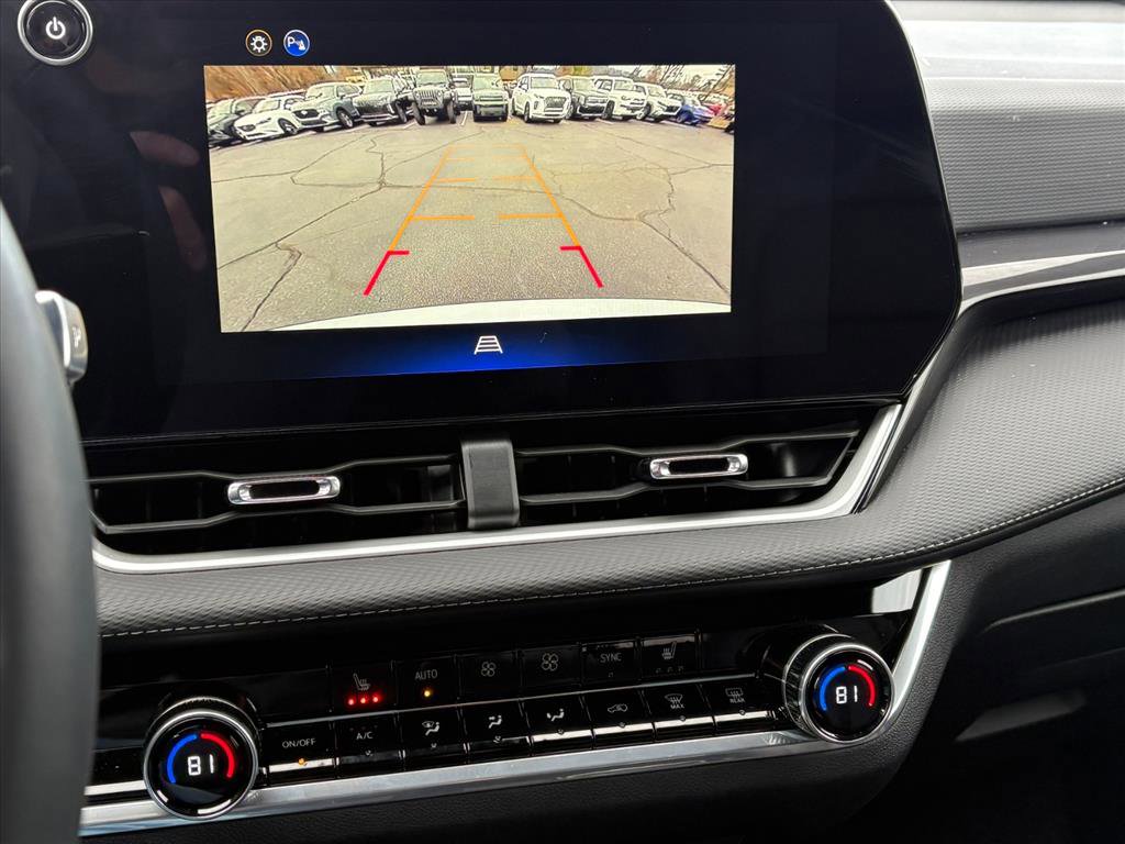 Used 2025 Chevrolet Equinox LT w/ Convenience Package II image 9