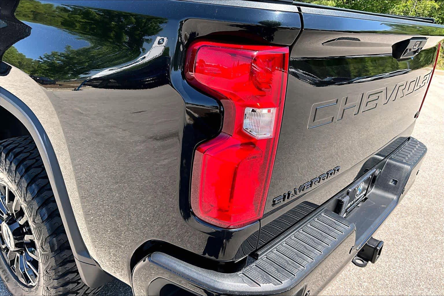 Used 2024 Chevrolet Silverado 2500 LTZ w/ LTZ Plus Package AWD/4WD image 29