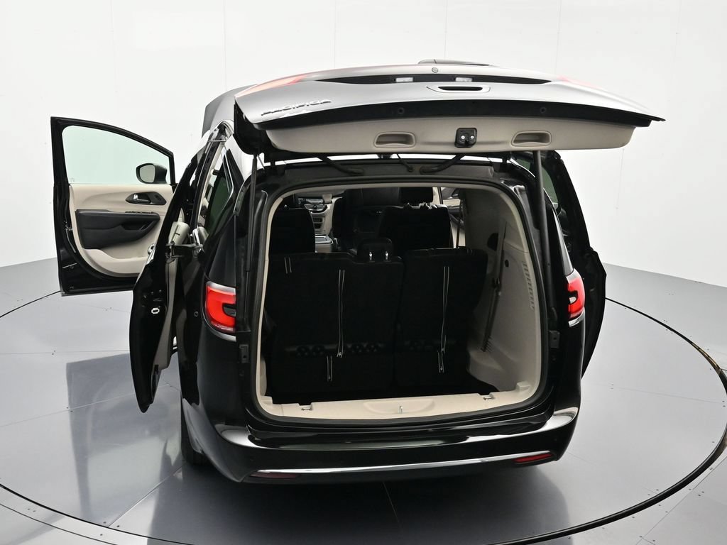 Certified 2023 Chrysler Pacifica Touring-L FWD image 47