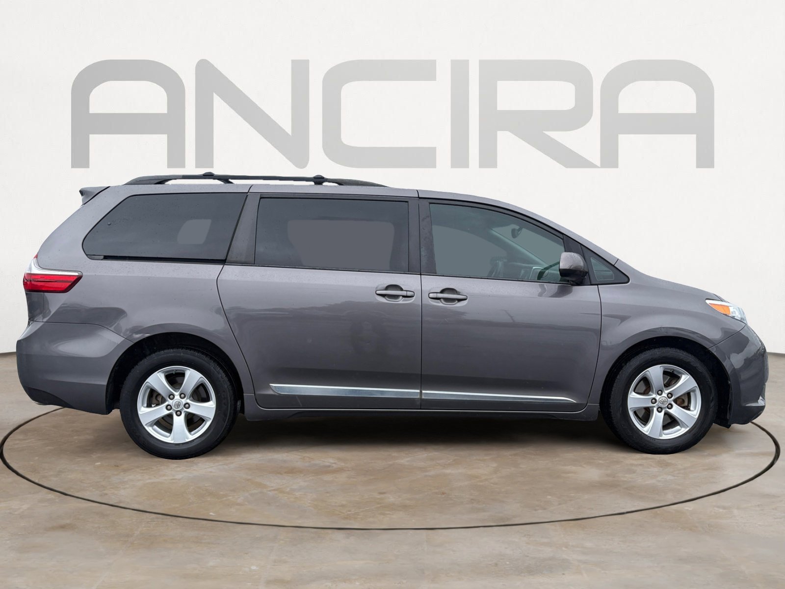 Used 2015 Toyota Sienna LE image 12