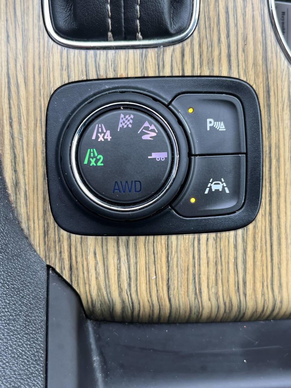 Used 2018 GMC Acadia Denali w/ LPO, Cargo Package image 30