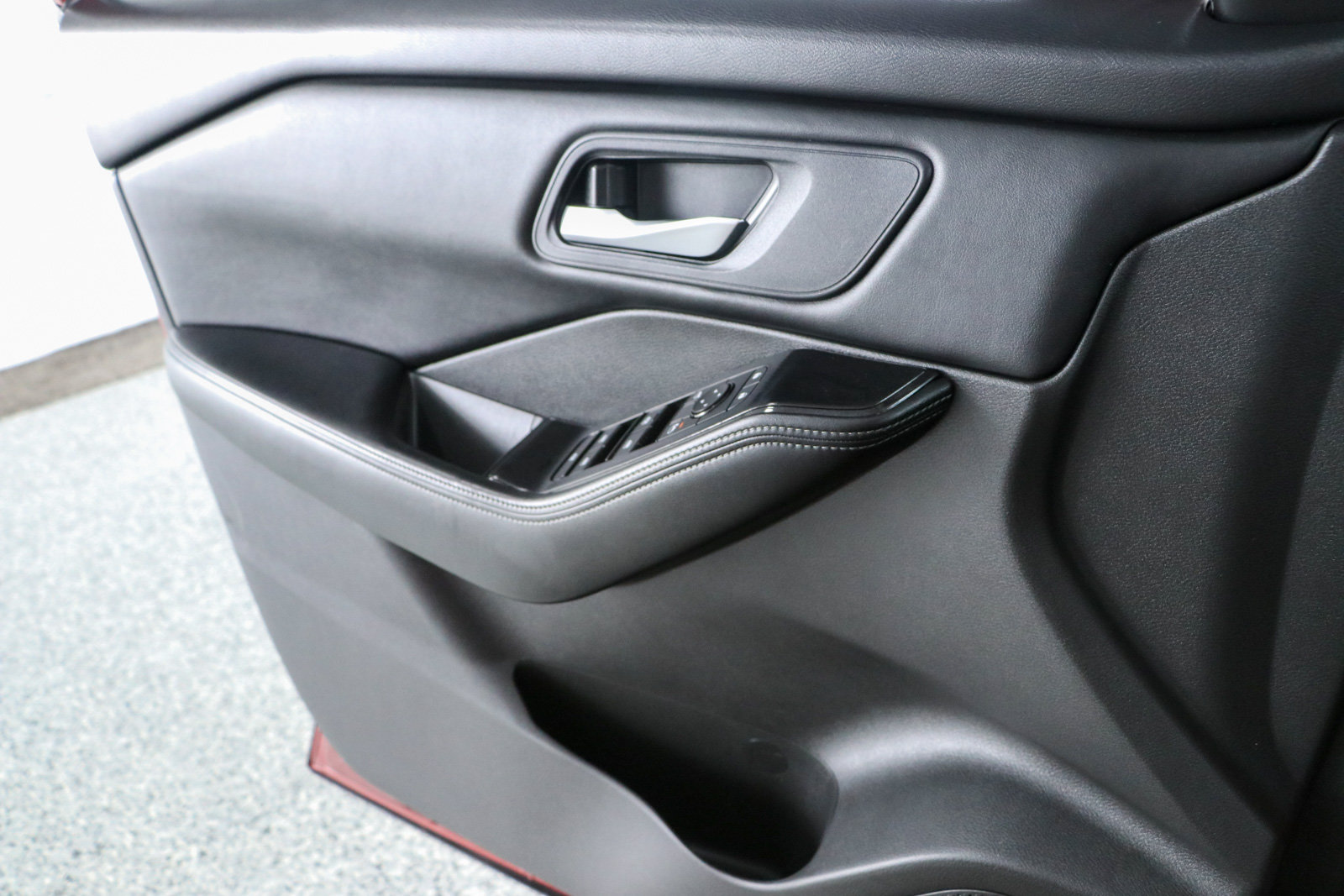 Used 2024 Nissan Rogue SV FWD image 21