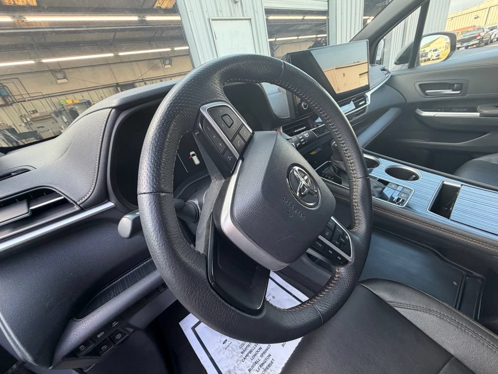 Used 2025 Toyota Sienna XLE Woodland Edition AWD/4WD image 14