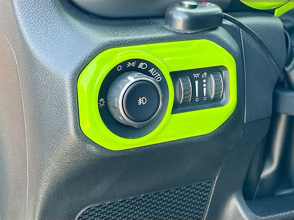 Used 2022 Jeep Wrangler Unlimited Sahara w/ Cold Weather Group AWD/4WD image 10