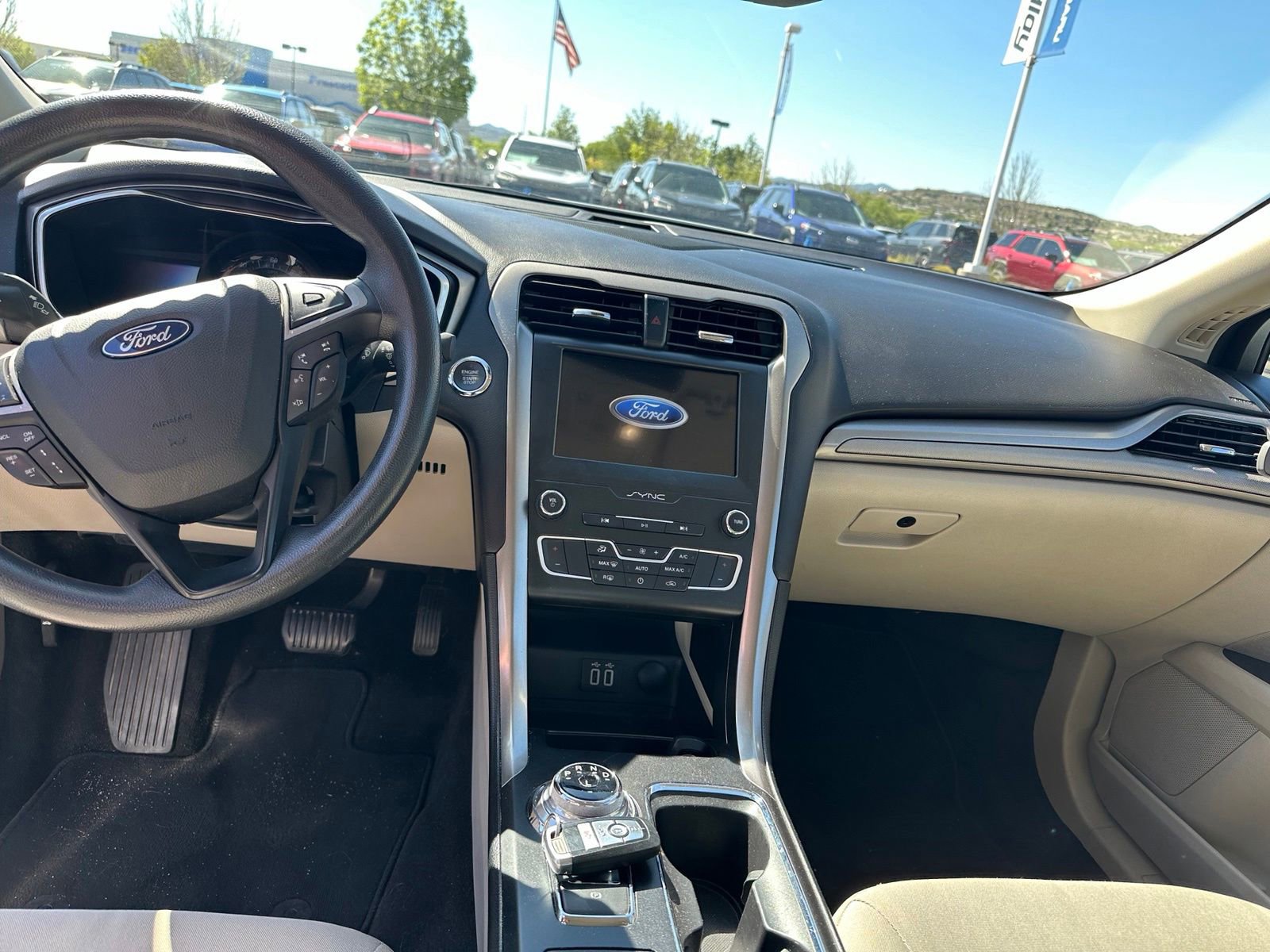 Used 2019 Ford Fusion SE FWD image 14