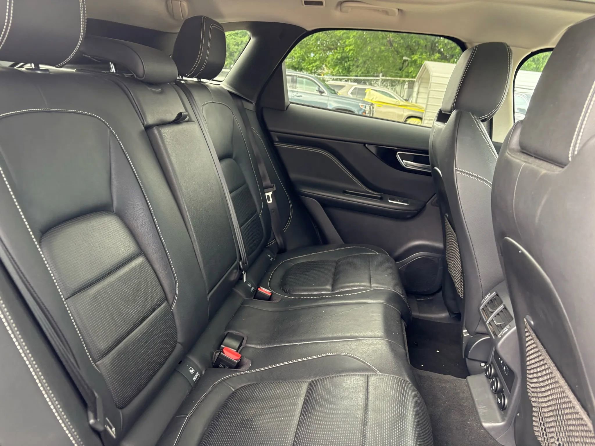 Used 2017 Jaguar F-PACE R-Sport image 17