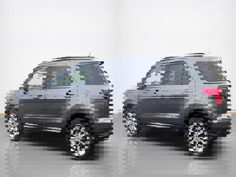 Used 2019 Ford Explorer XLT w/ Equipment Group 201A image 7