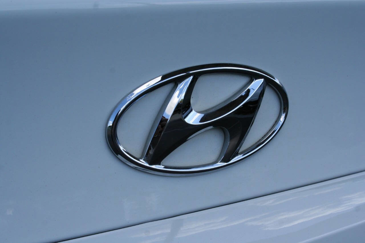 Used 2013 Hyundai Accent GLS FWD image 27