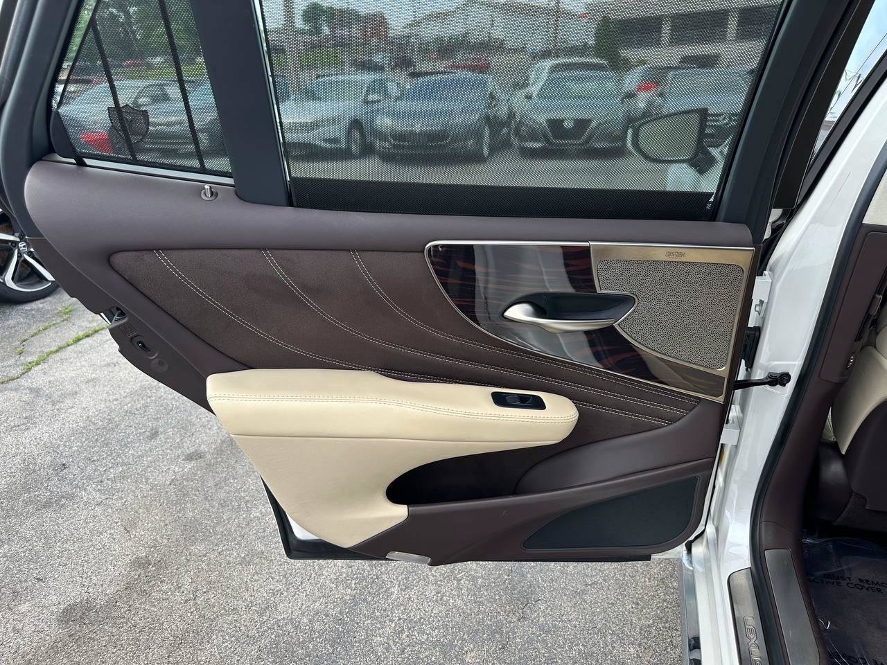 Used 2018 Lexus LS 500h AWD w/ Luxury Package image 25