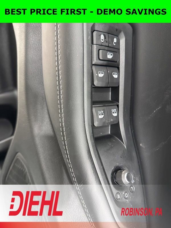 New 2025 Jeep Grand Cherokee L Limited w/ Black Appearance Package AWD/4WD image 25