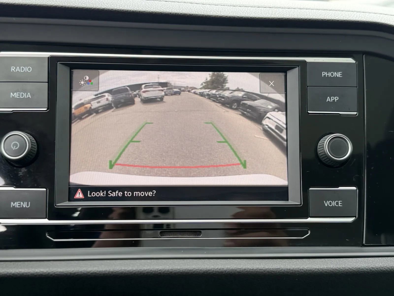 Used 2020 Volkswagen Jetta SE image 32