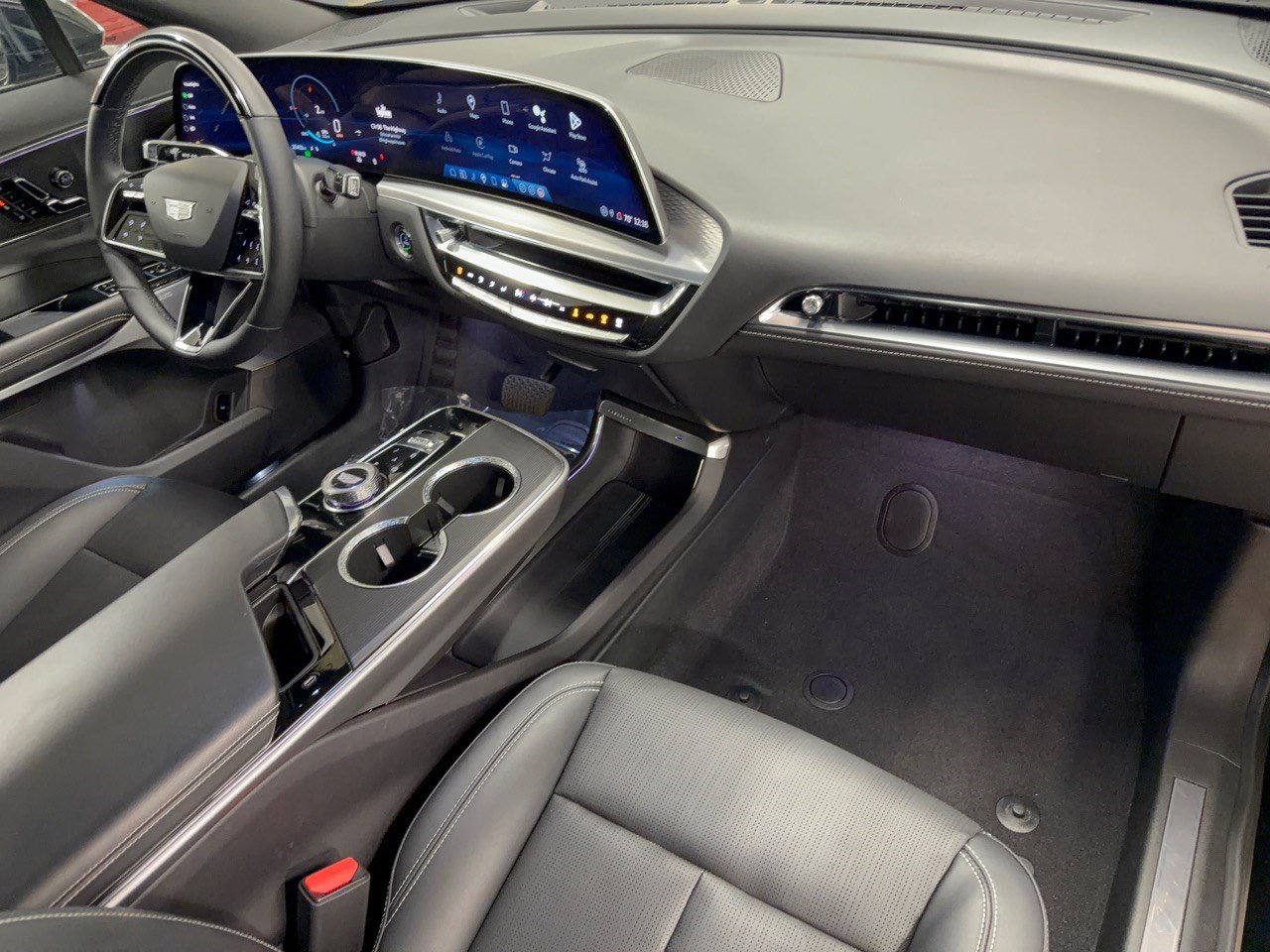 Used 2024 Cadillac Lyriq Luxury RWD image 31