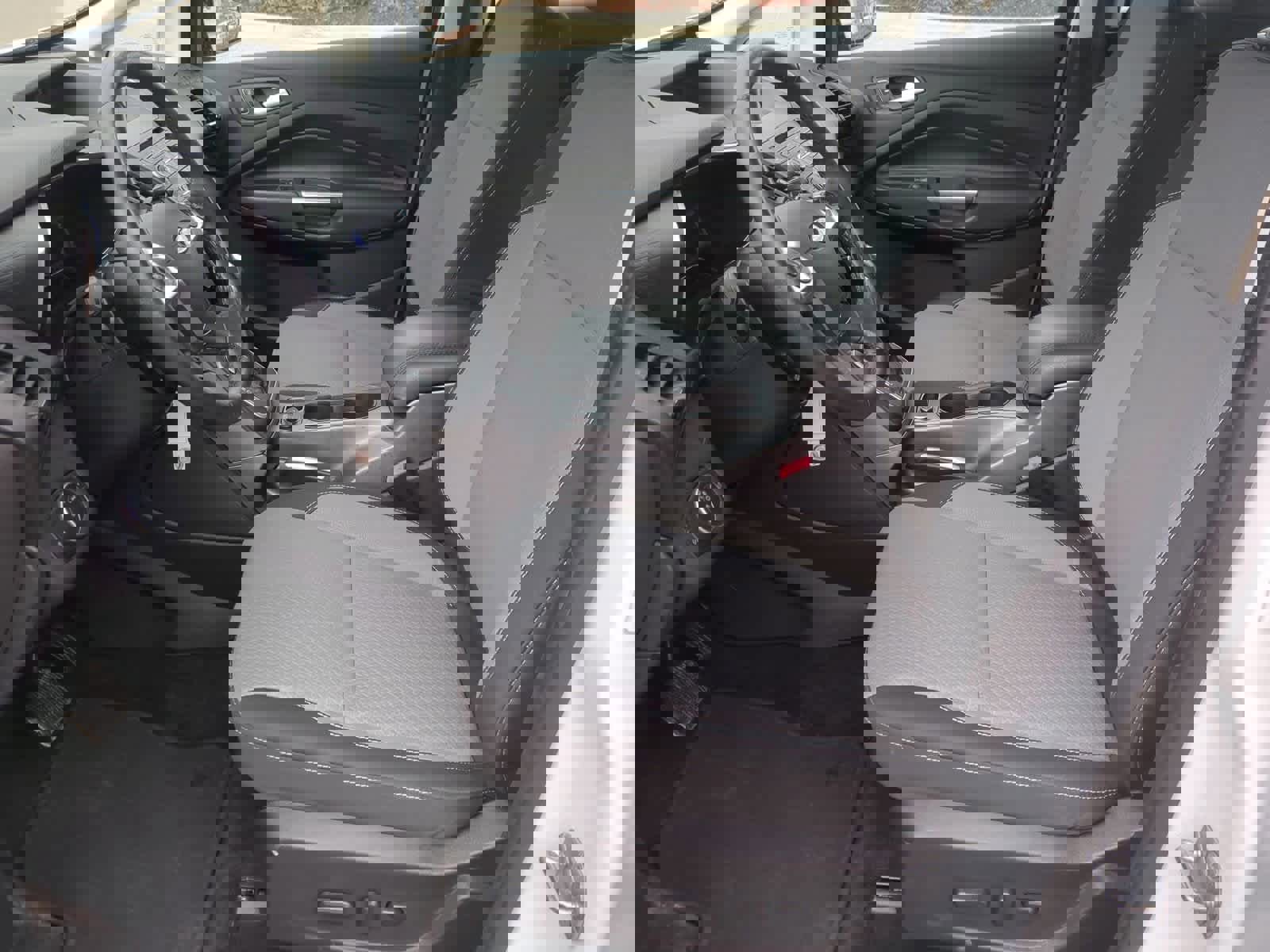 Used 2017 Ford C-MAX SE image 16