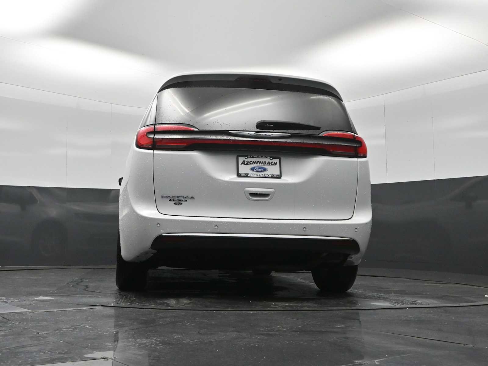 Used 2024 Chrysler Pacifica Touring-L FWD image 53