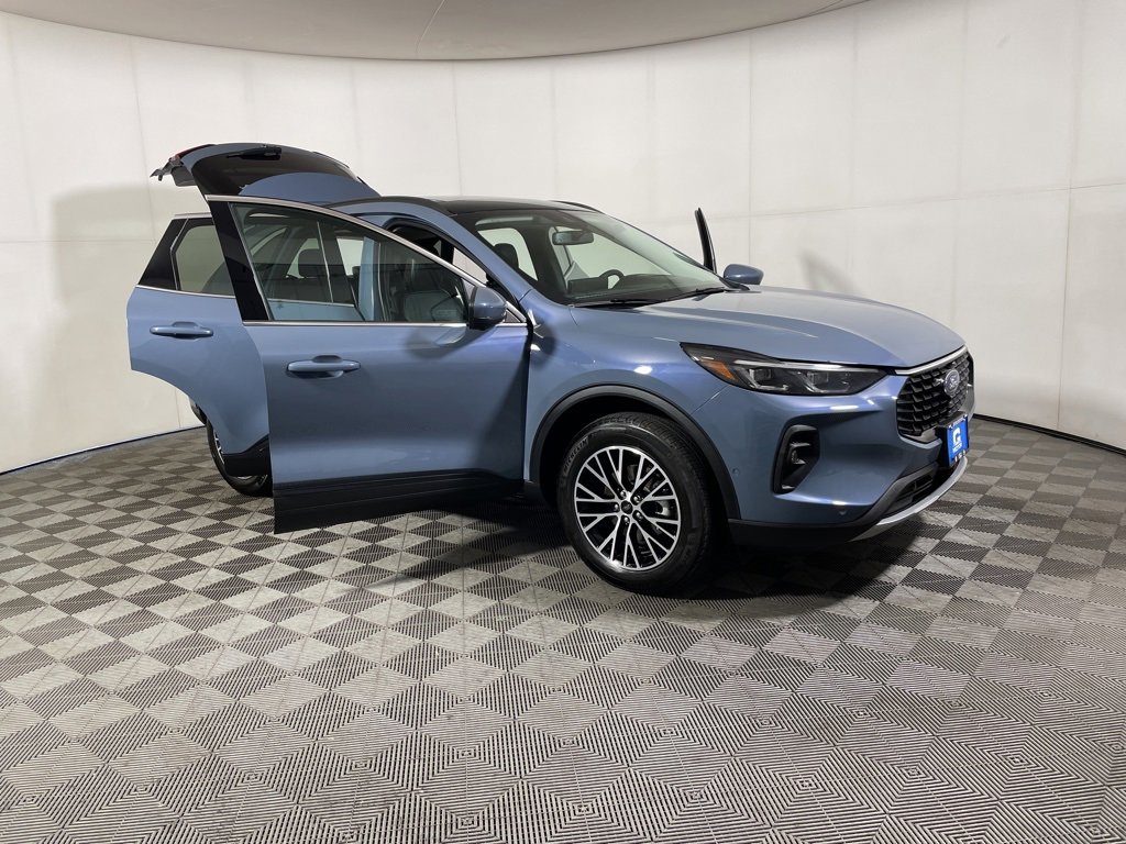 Used 2024 Ford Escape SE w/ PHEV Premium Package image 8
