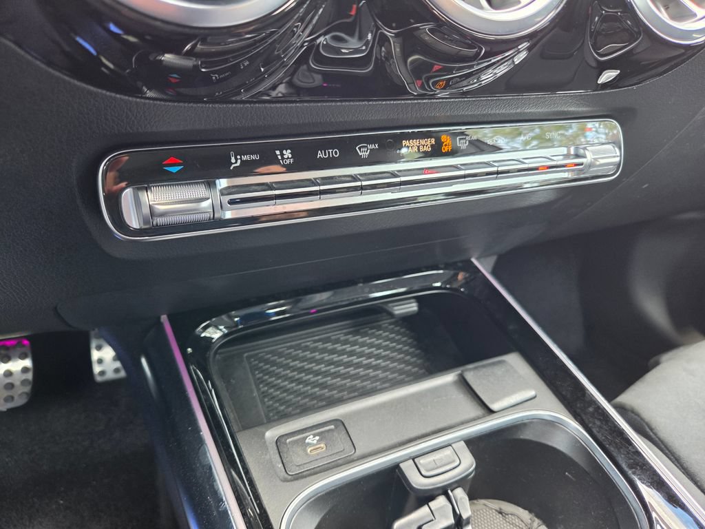 Used 2025 Mercedes-Benz GLA 35 AMG 4MATIC w/ Exclusive Trim Package image 30