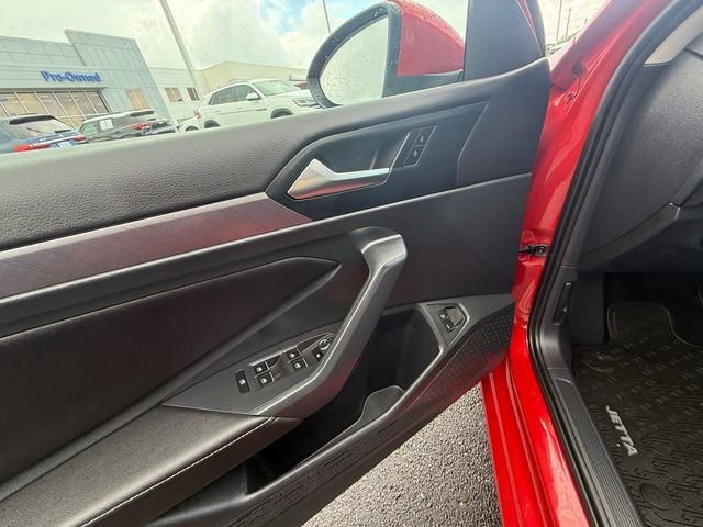 Used 2023 Volkswagen Jetta SE w/ Panoramic Sunroof Package FWD image 14
