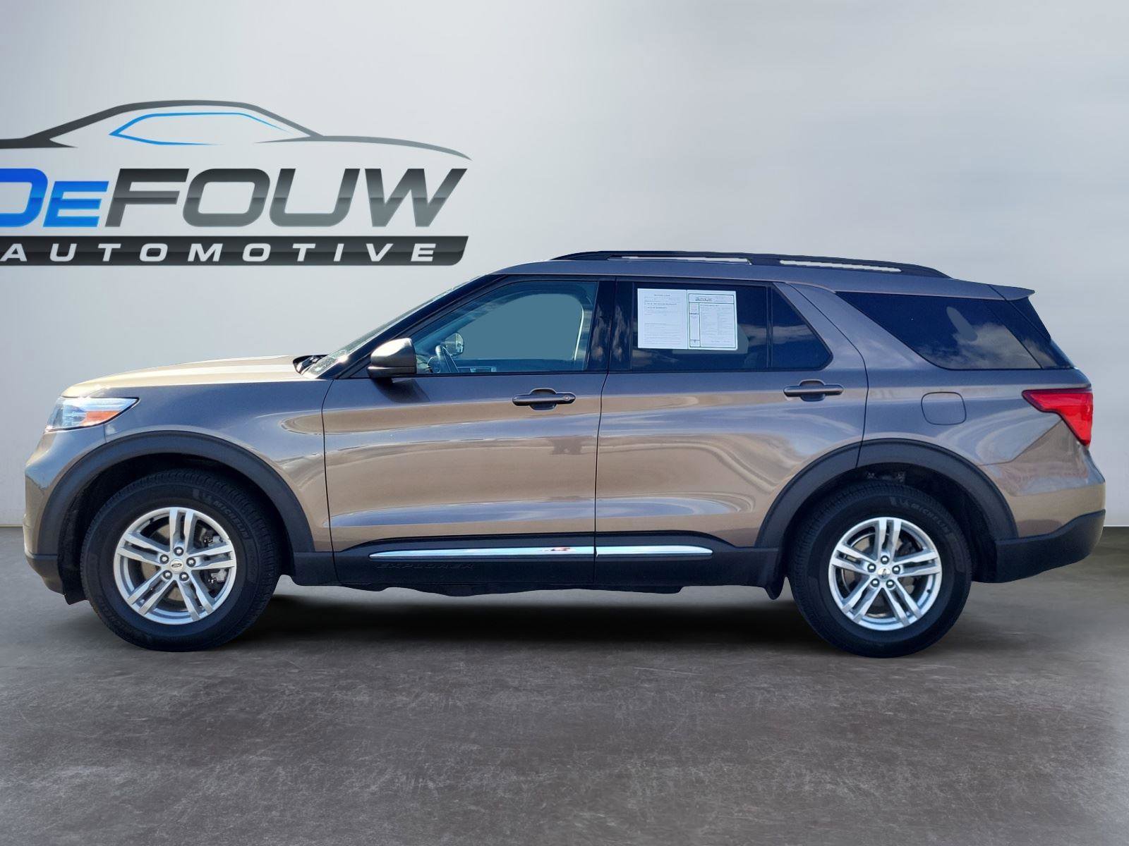 Used 2021 Ford Explorer XLT w/ Equipment Group 202A image 6