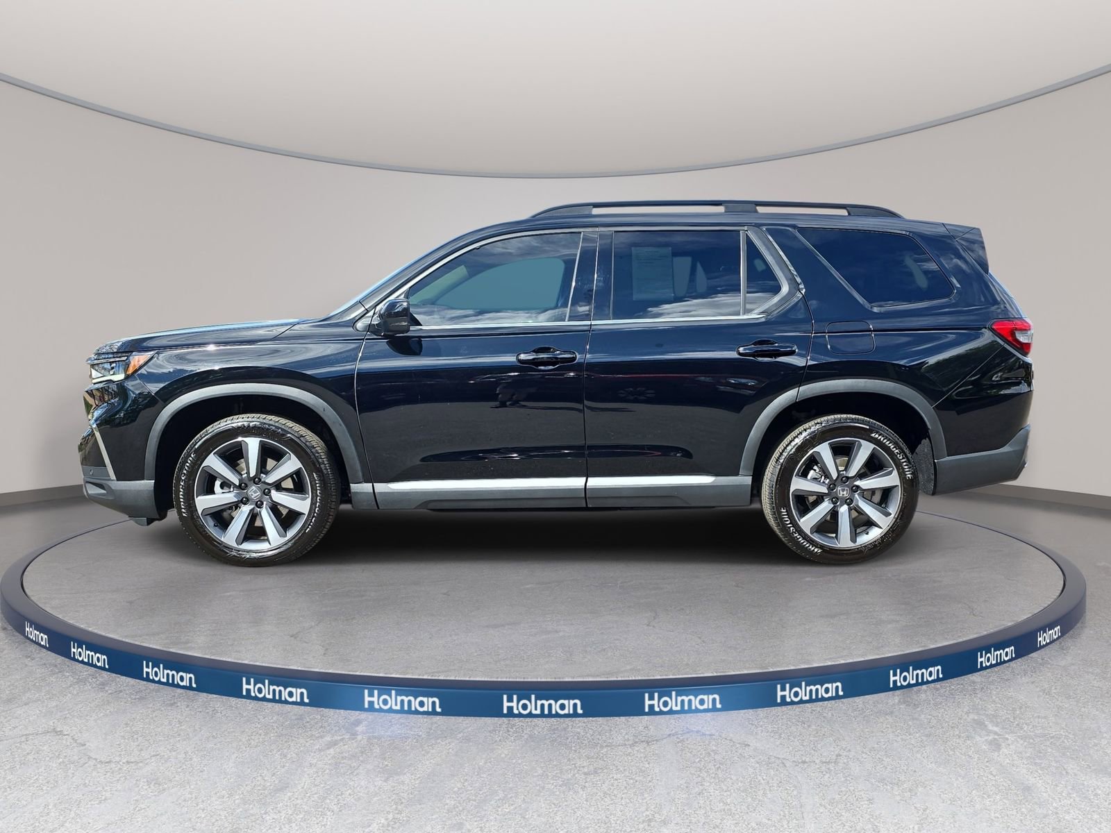 Certified 2025 Honda Pilot Touring image 8