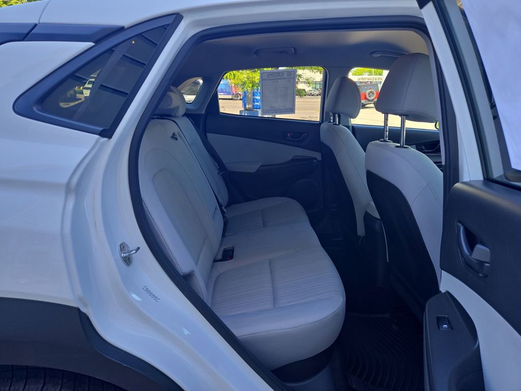 Used 2022 Hyundai Kona SEL w/ Winter Weather Package AWD/4WD image 28