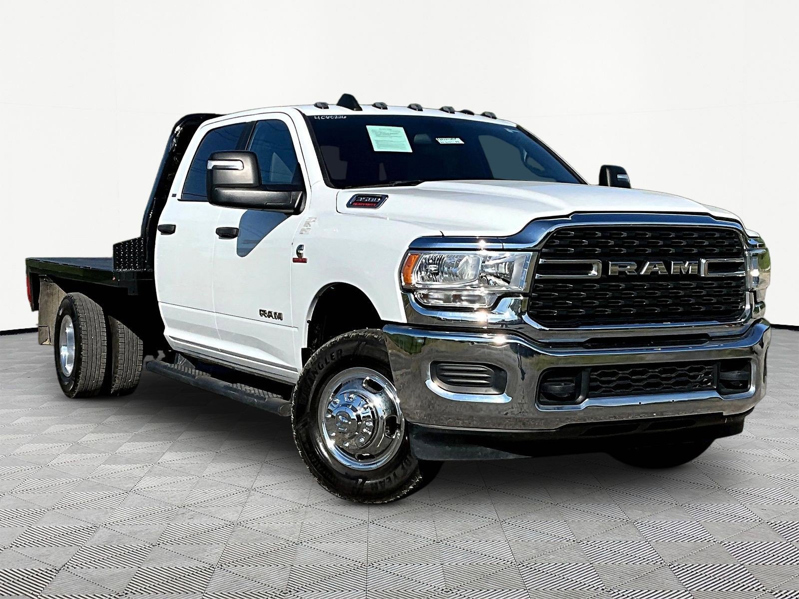 Used 2024 RAM 3500 SLT w/ Quick Order Package 2YG SLT AWD/4WD image 3