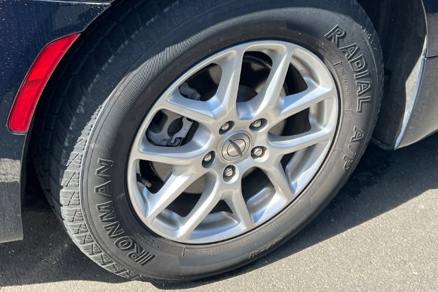 Used 2023 Chrysler Pacifica Touring-L FWD image 4