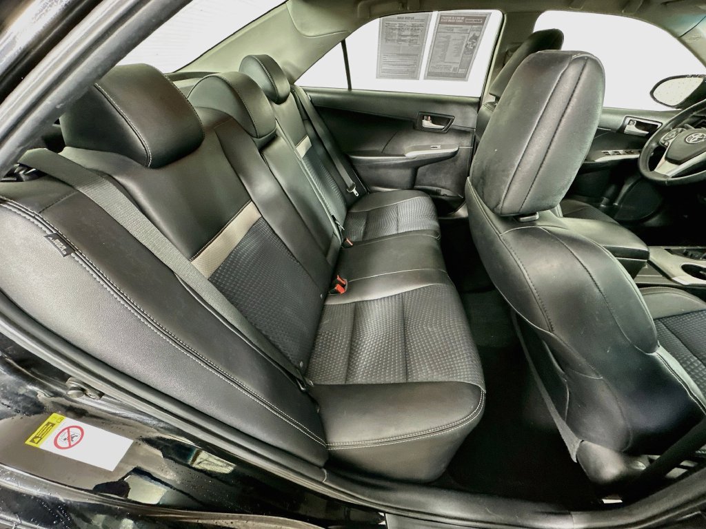 Used 2014 Toyota Camry SE FWD image 31