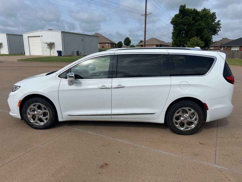 Used 2021 Chrysler Pacifica Limited w/ Premium & Safety Sphere Group AWD/4WD image 2