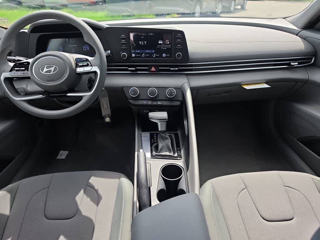 New 2026 Hyundai Elantra SE FWD image 18