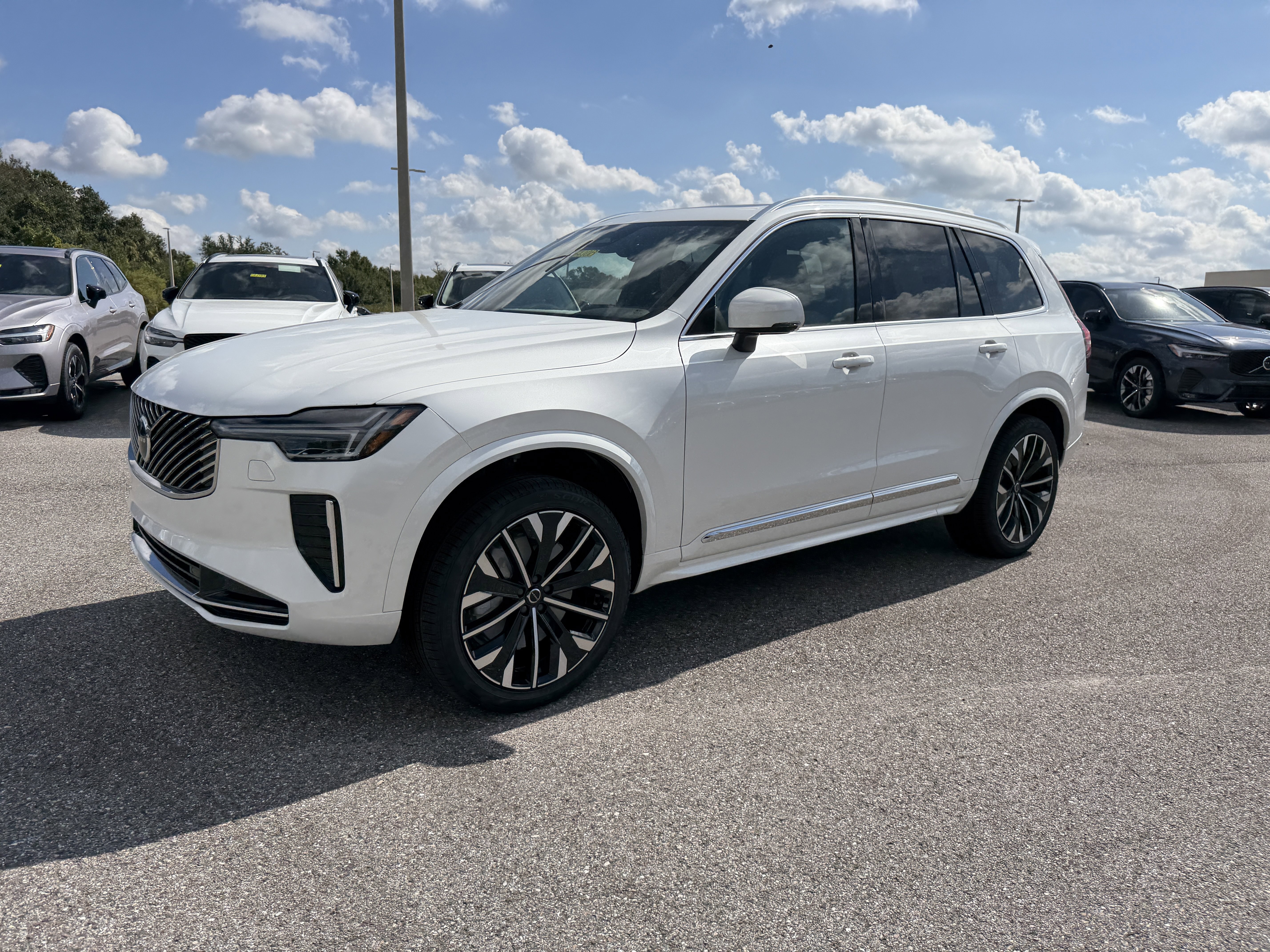 New 2026 Volvo XC90 B5 Core w/ Protection Package image 7